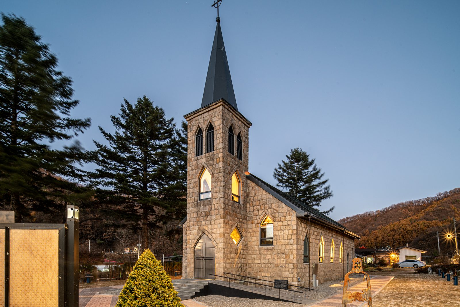 포천 갈곡리성당 III 준공사진 1
